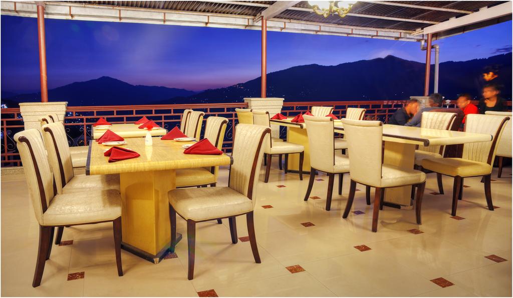 Summit Golden Crescent Resort And Spa Gangtok Restaurant